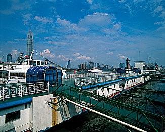 《星刃》更新获赞 女主短裙可随风扬起